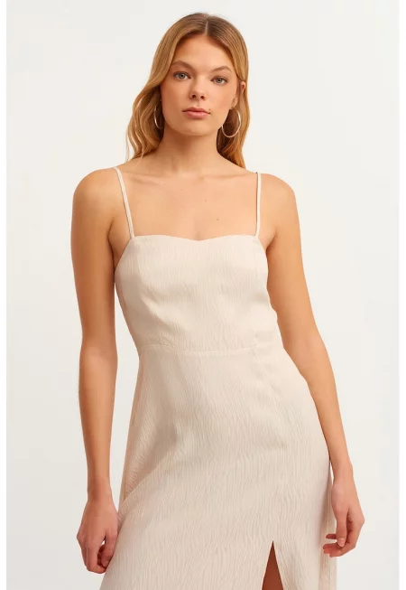 Разкроена миди рокля с шлиц отпред