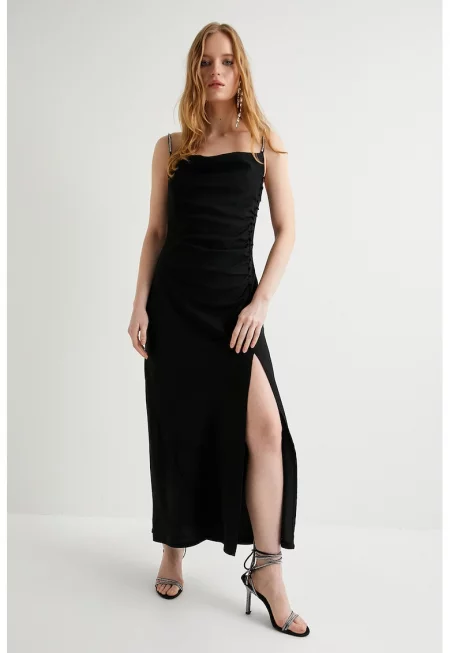 Рокля с дълбок шлиц встрани - Черен