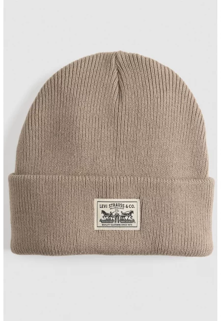 Шапка с пришито лого