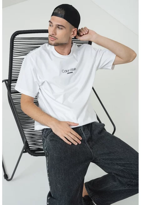 Свободна тениска с лого