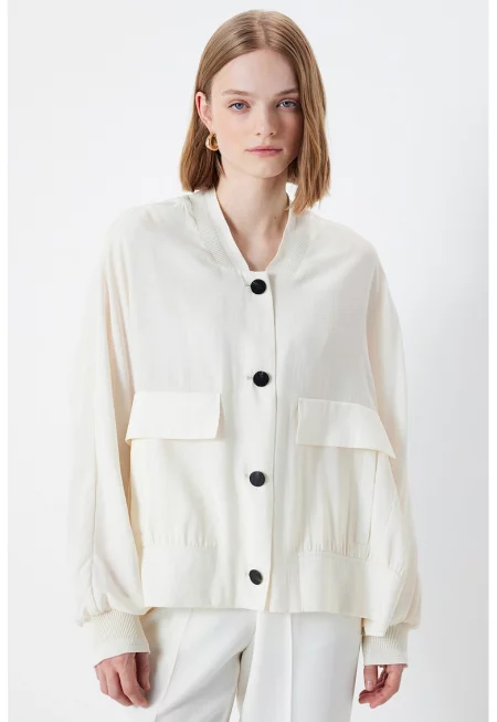 Уголемено яке с джобове с капаче