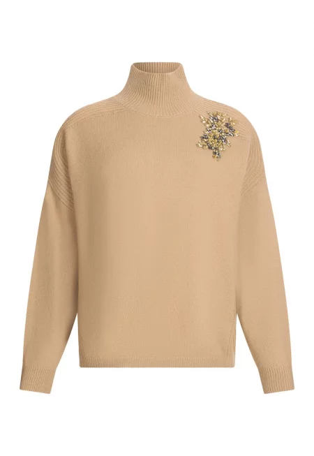 Вълнен пуловер с отвор и декоративни камъни