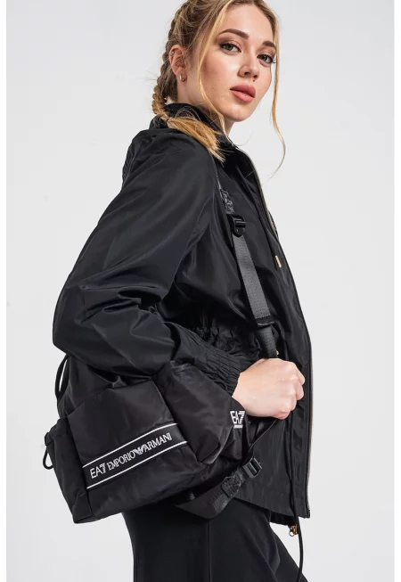 Яке с качулка и регулируема талия