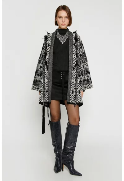 Жилетка с разкроени ръкави