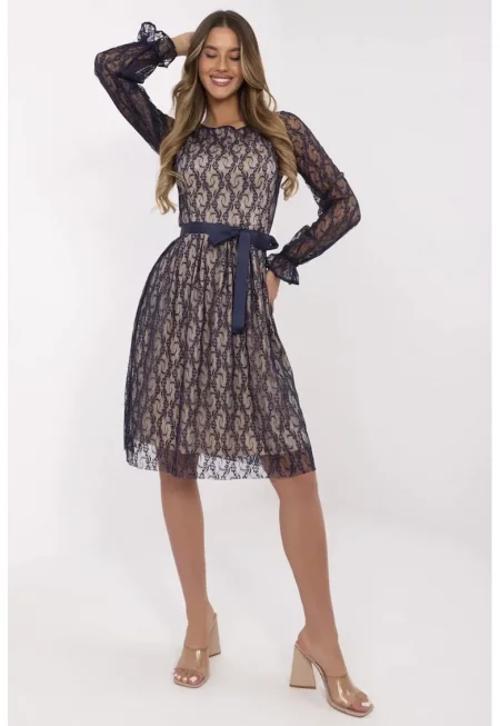 Дантелена рокля с полупрозрачни ръкави