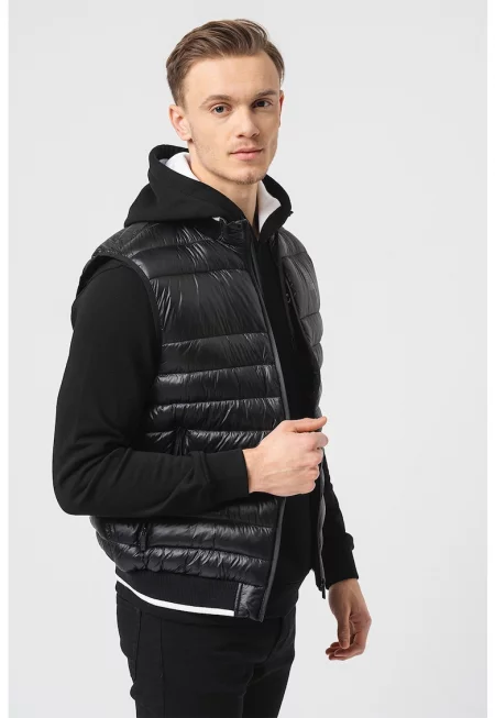 Капитониран елек с цип