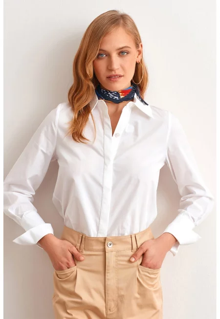 Памучна риза със скрито закопчаване