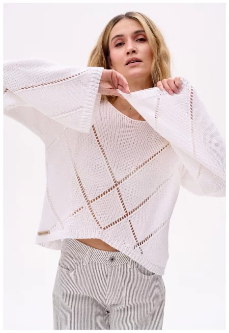 Пуловер с паднали ръкави и перфорации