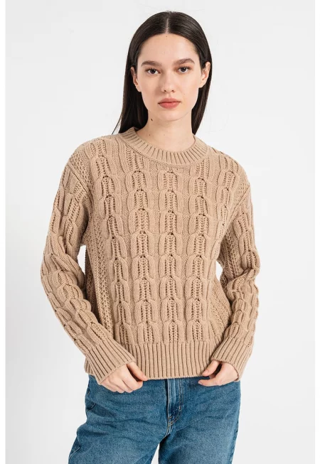 Пуловер с вълна с овално деколте