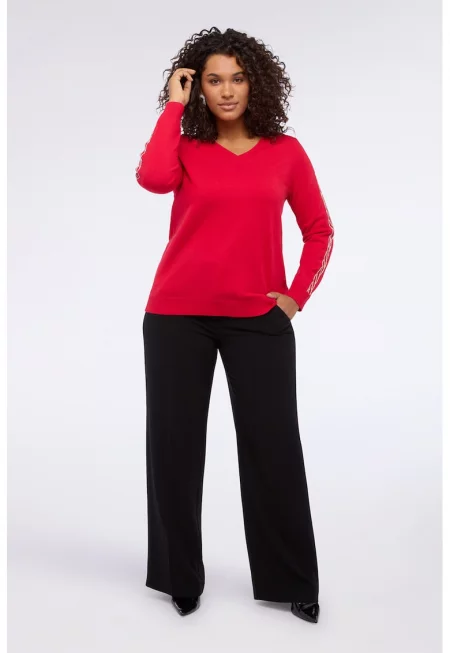 Шпиц пуловер с декоративни камъни по ръкава