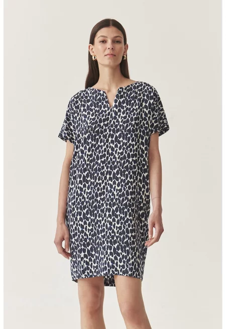 Свободна рокля с десен