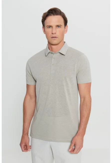 Тениска с яка и цепка с копчета