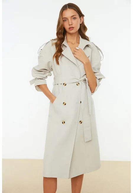 Уголемен тренч с двуредно закопчаване