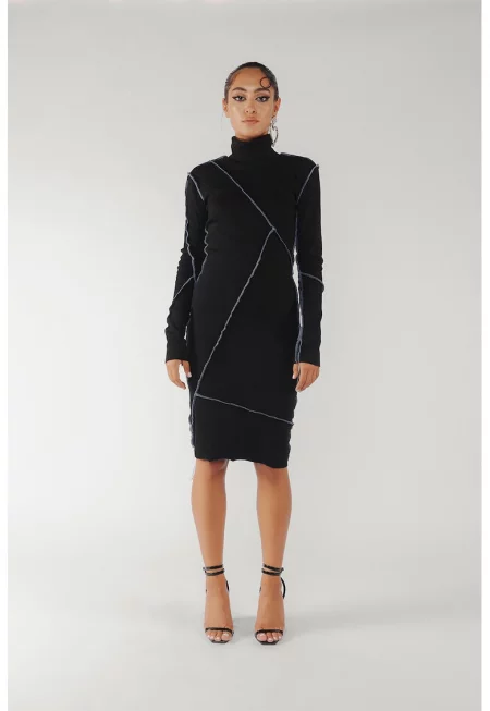 Вталена памучна рокля с контрасти