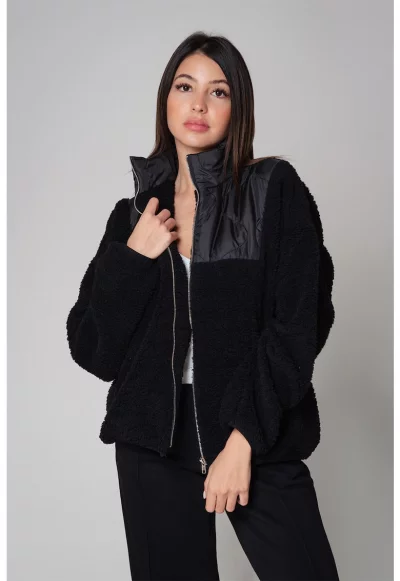 Яке Sherpa с капитонирани детайли