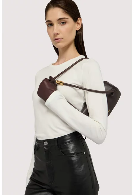 Блуза с овално деколте