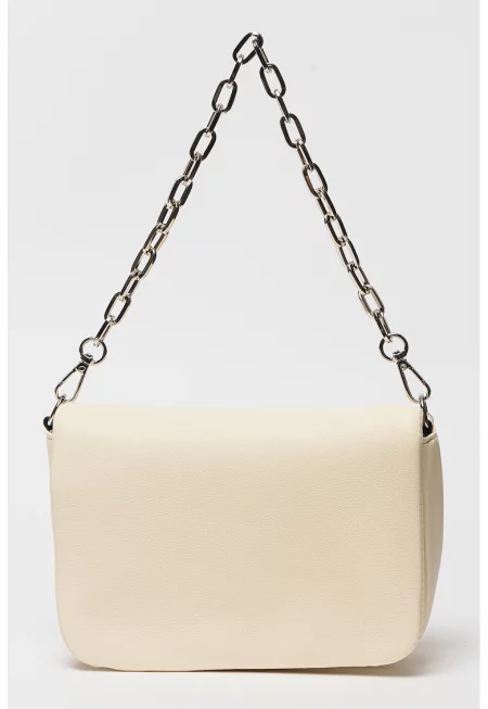 Чанта от еко кожа с празрамка с верижка