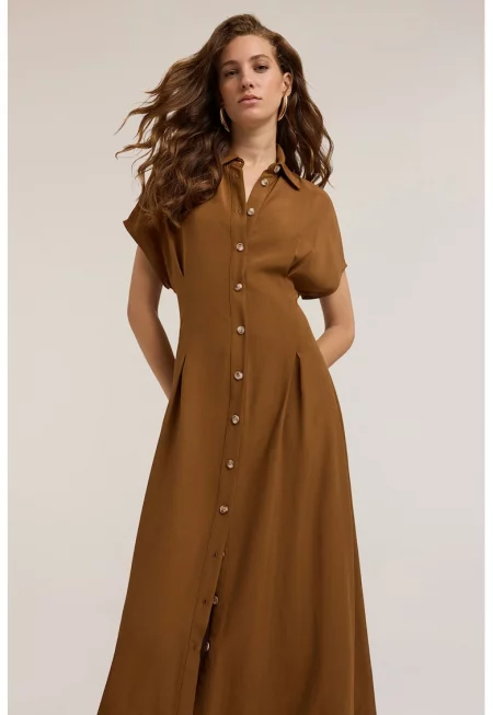 Дълга права рокля