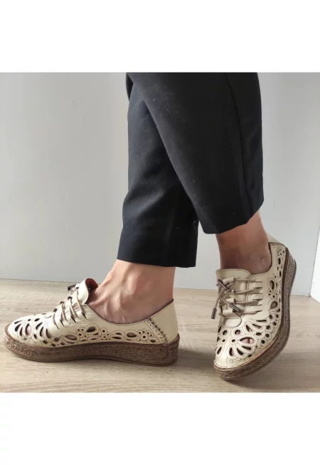 Дамски перфорирани обувки  7154-1 - бежови -