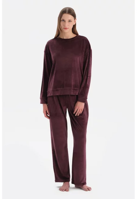 Кадифена пижама с дълги ръкави