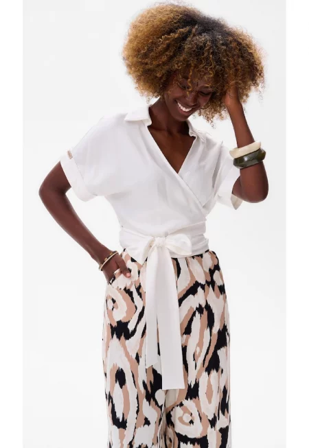 Къса блуза с V-образно деколте