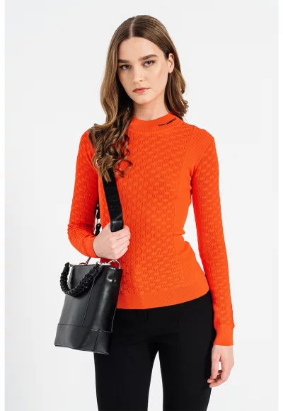 Пуловер по тялото