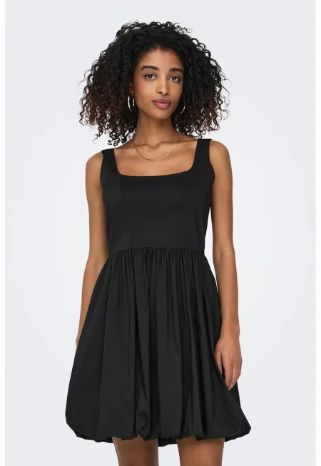 Разкроена рокля с квадратно деколте