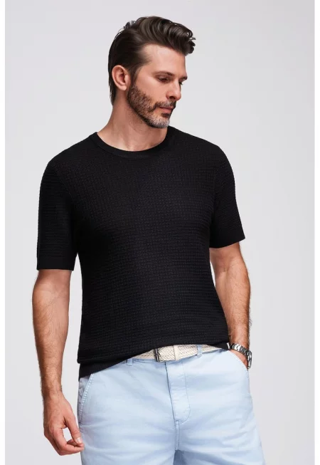 Тениска с овално деколте