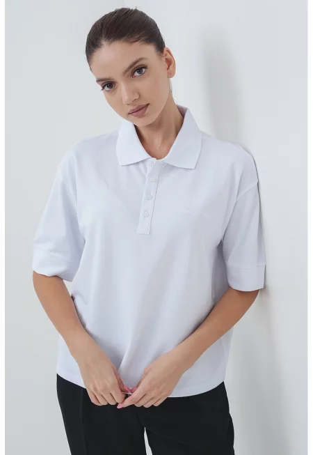 Тениска с яка и паднали ръкави - Бял