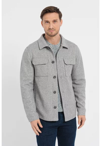 Яке с джобове на гърдите