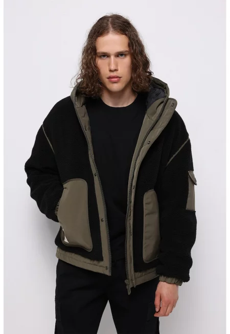 Яке с качулка и паднали ръкави