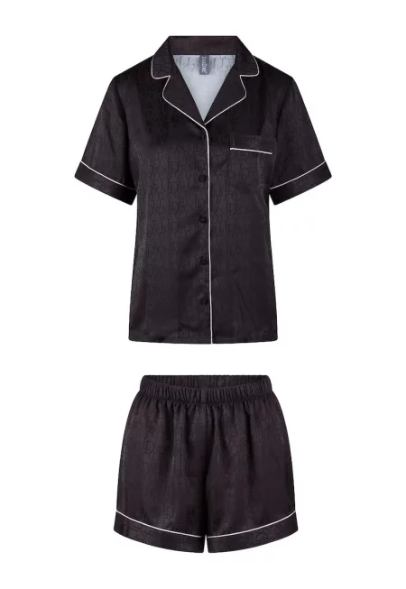 Къса сатинирана пижама с принт