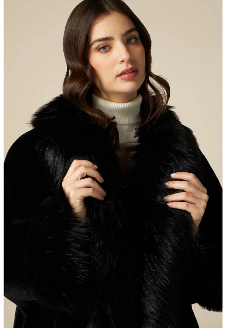 Късо палто с еко пух