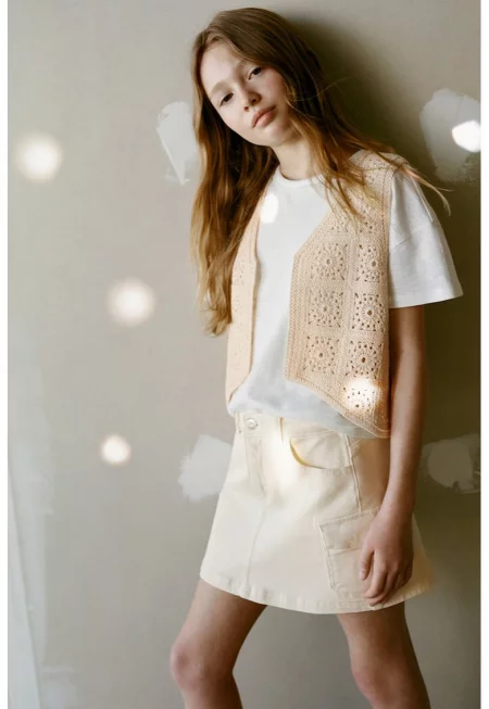 Плетен елек с ажур