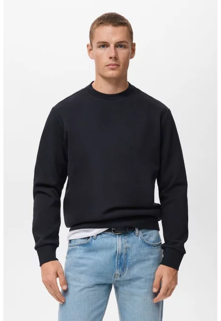 Пуловер с овално деколте