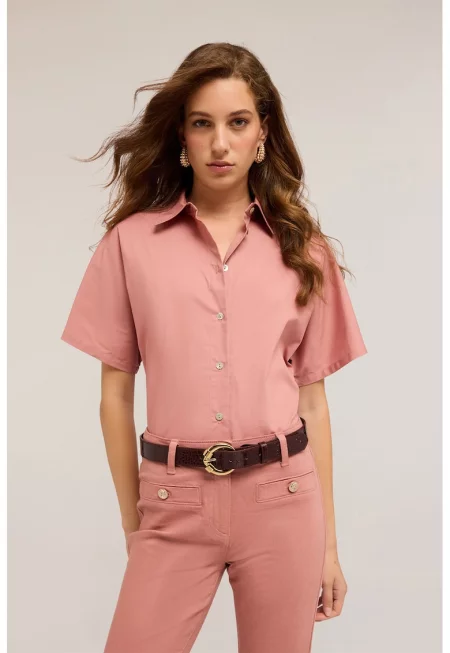 Риза с къси ръкави и набирания на гърба