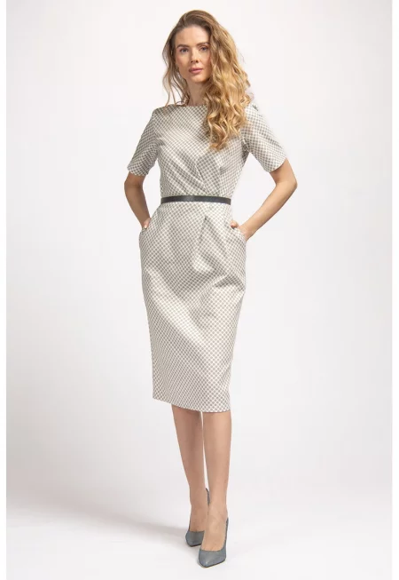 Рокля с джобове встрани