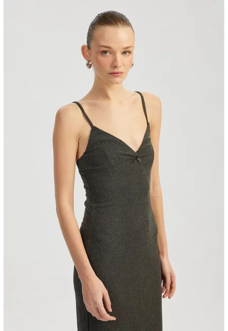 Рокля с тънки презрамки