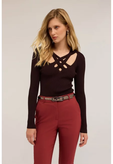 Слим блуза с рипс и кръстосано деколте