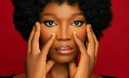 Тенденции в грима за 2025: Актуални цветове и техники