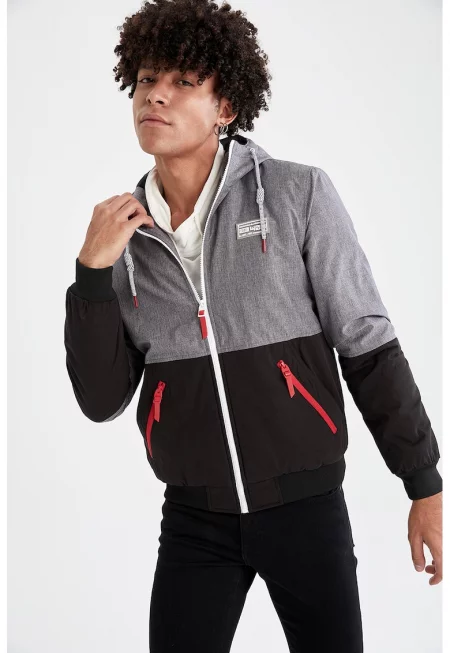 Яке по тялото с качулка