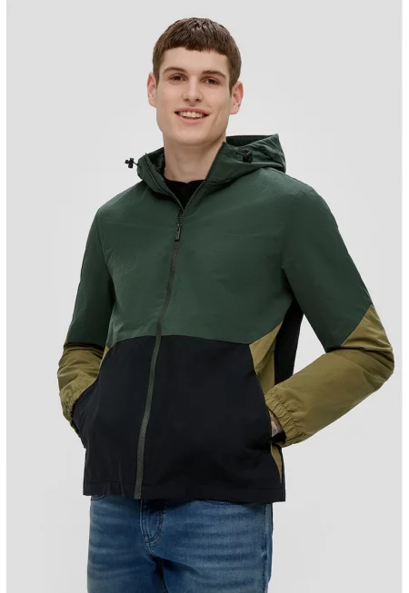 Яке с качулка и цветен блок