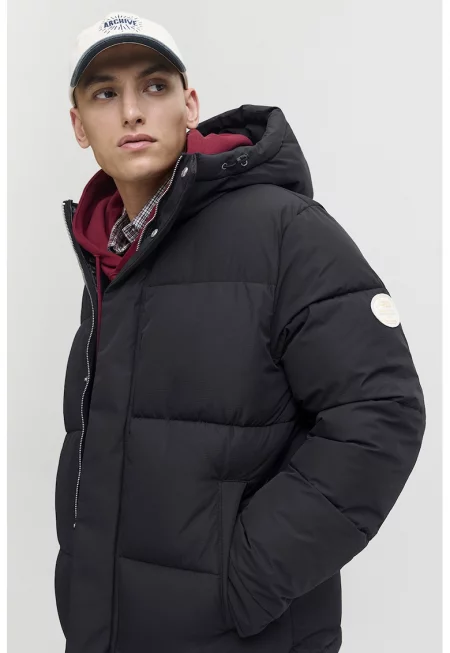 Зимно яке с качулка и джобове встрани