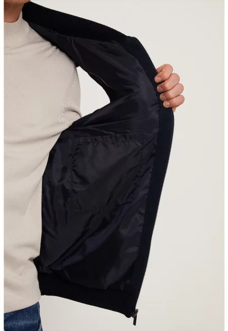 Капитониран елек с цип