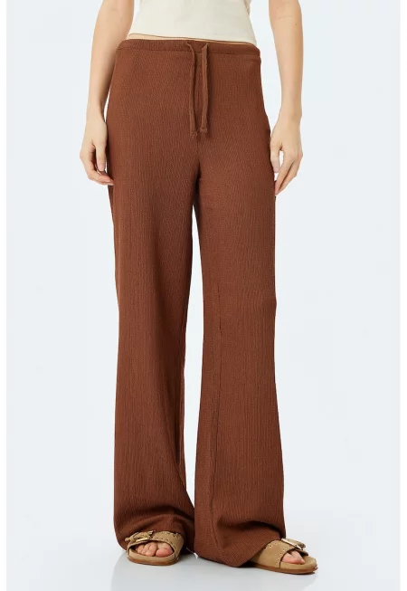 Широк панталон с връзка