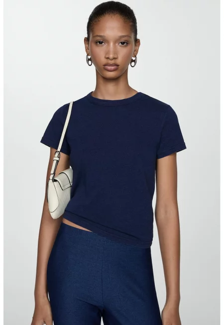 Тениска с овално деколте