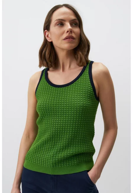 Топ с релеф