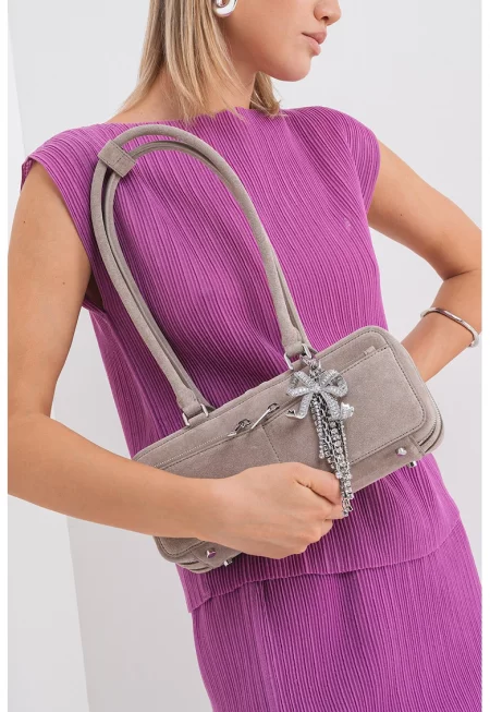 Велурена чанта тип кутия с отделящ се ключодържател