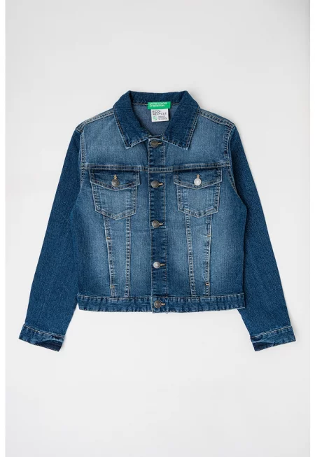 Яке от деним с джобове