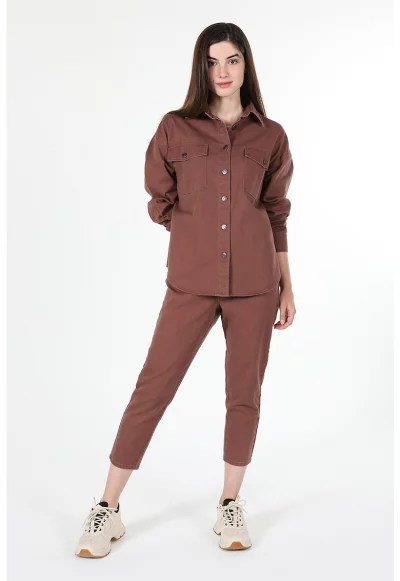 Яке тип риза с паднали ръкави и пришити джобове